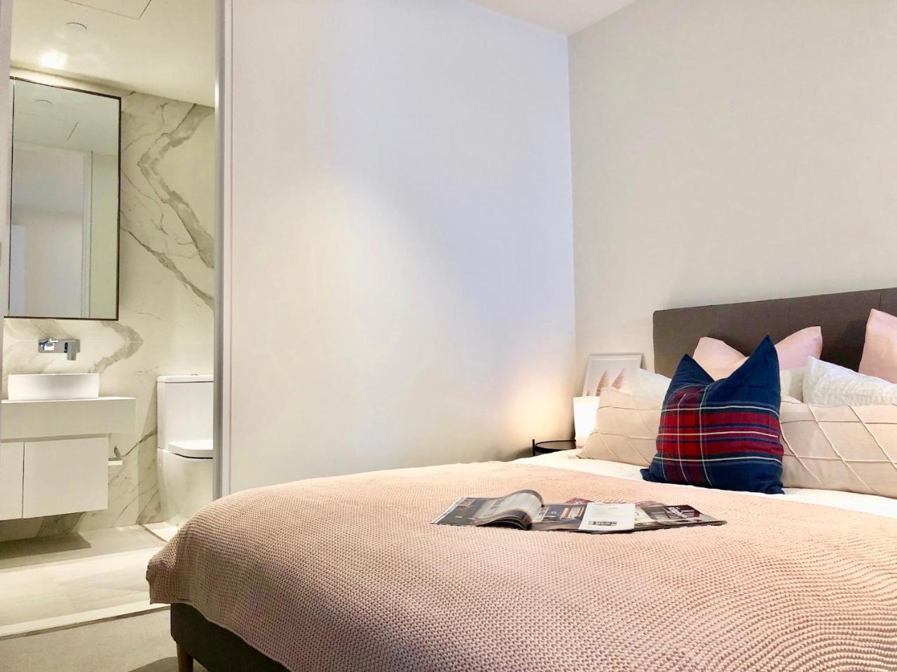 Deluxe And Brand New Lakeside Apartment Melbourne Bagian luar foto